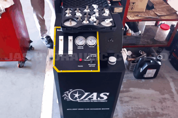 1.2รีวิว-เครื่องเปลี่ยนถ่ายน้ำมันเบรค รุ่น Z6C