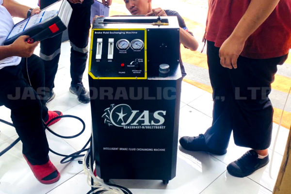 1.4รีวิว-เครื่องเปลี่ยนถ่ายน้ำมันเบรค รุ่น Z6C