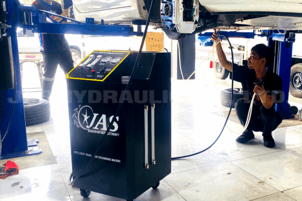 1.5รีวิว-เครื่องเปลี่ยนถ่ายน้ำมันเบรค รุ่น Z6C
