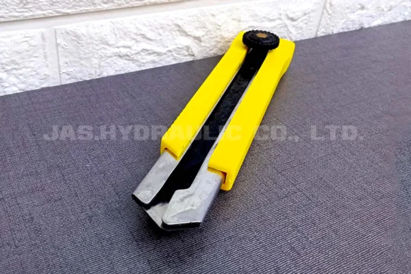 2.รีวิว-BST-คัตเตอร์ BST-03569